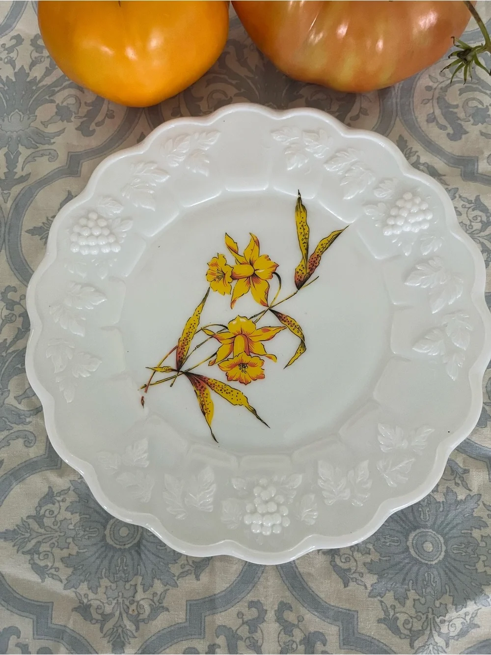 Westmoreland daffodil hand painted plate